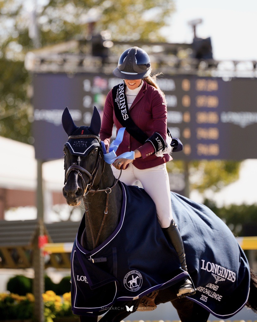Jessica Mendoza celebrating at the Longines competition